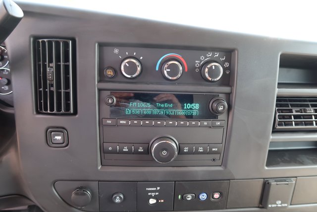 New 2025 Summit White Chevrolet  image 17