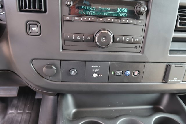 New 2025 Summit White Chevrolet  image 18