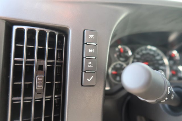 New 2025 Summit White Chevrolet  image 20