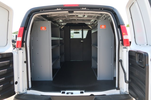 New 2025 Summit White Chevrolet  image 2