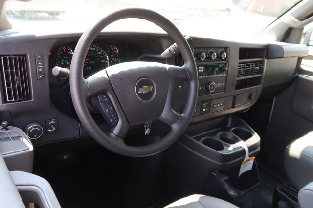 New 2025 Summit White Chevrolet  image 14