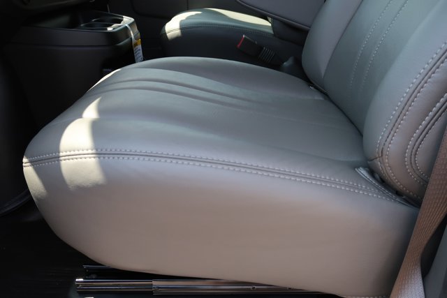 New 2025 Summit White Chevrolet  image 16