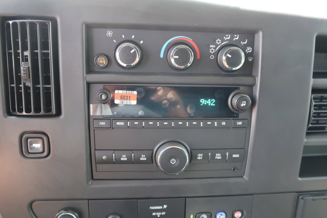 New 2025 Summit White Chevrolet  image 22