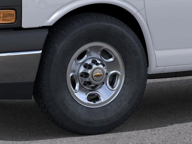 New 2025 Summit White Chevrolet  image 10