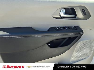 2023 Chrysler Pacifica FWD Minivan for sale #CCU4098 - photo 2