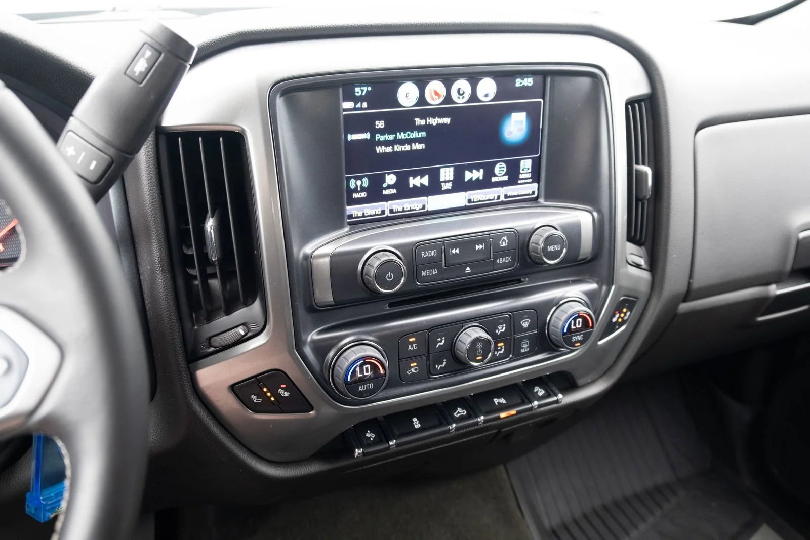 Used 2017 Chevrolet Silverado 1500 - photo 2