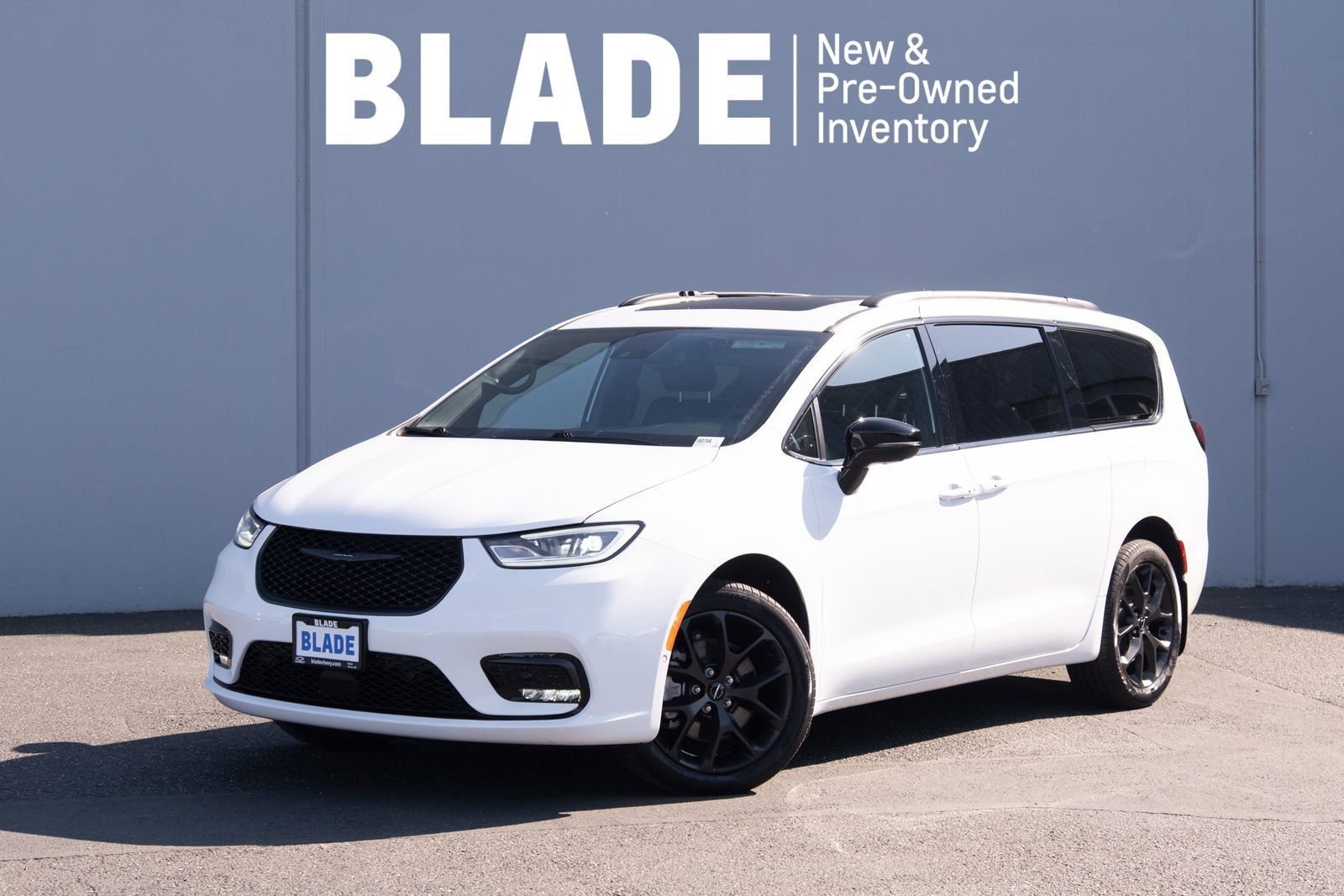 Used 2024 Chrysler Pacifica - photo 1