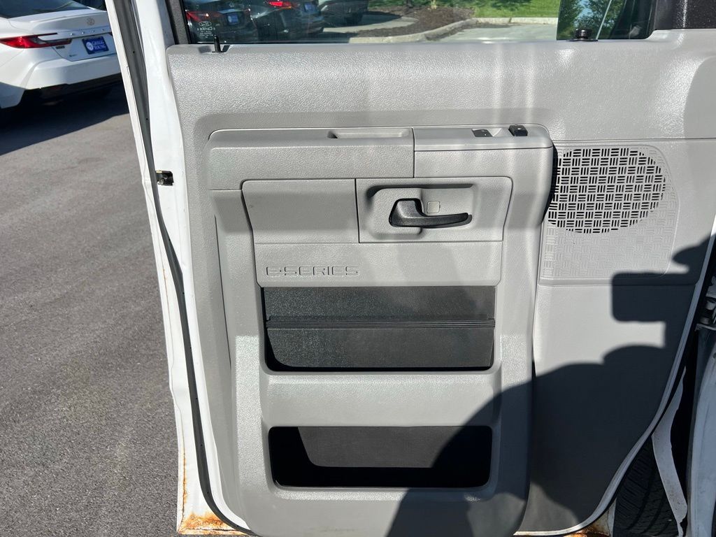 Used 2014 Ford E-250 - photo 15