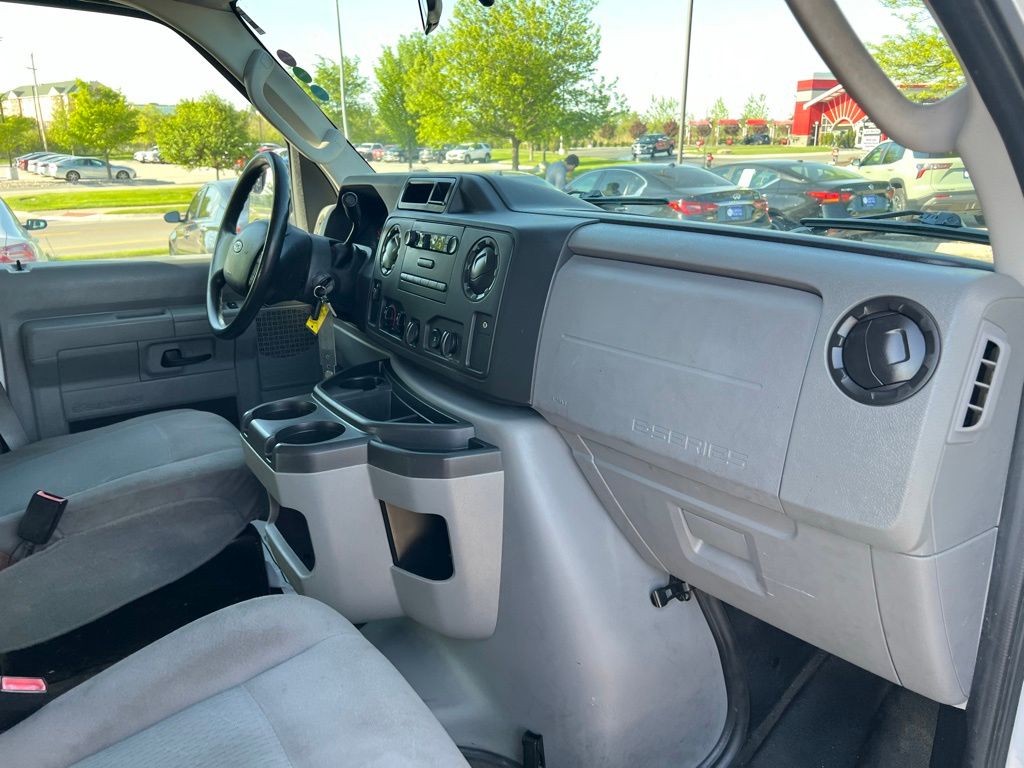 Used 2014 Ford E-250 - photo 23