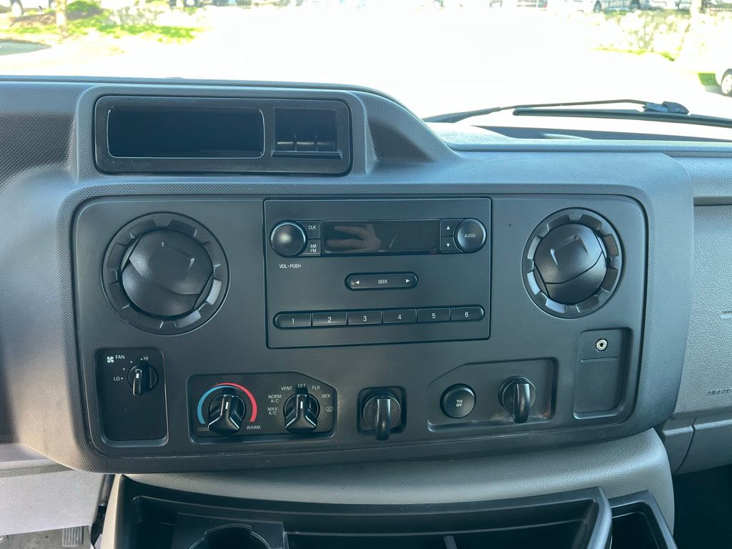 Used 2014 Ford E-250 - photo 26