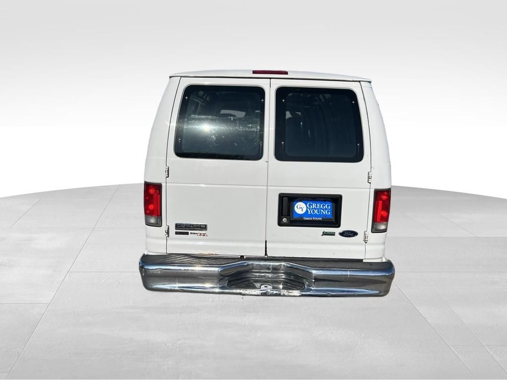 Used 2014 Ford E-250 - photo 5