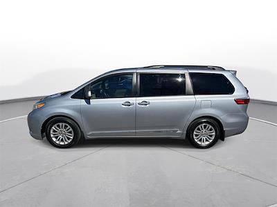 Used 2015 Toyota Sienna - photo 1