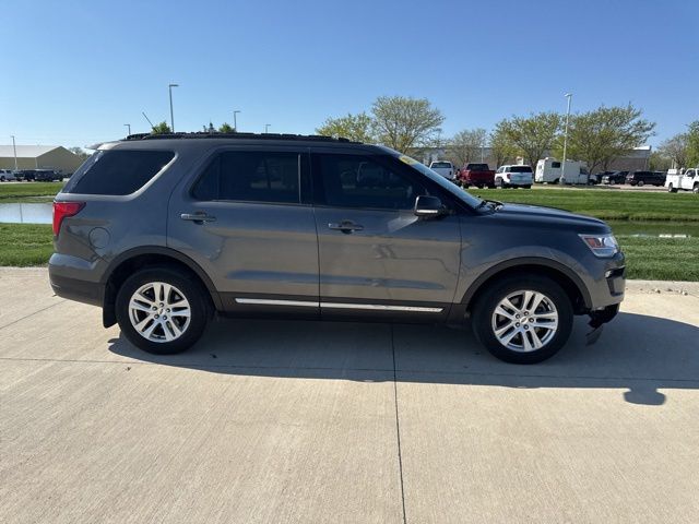 Used 2018 Ford Explorer - photo 2