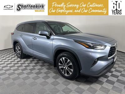 Used 2022 Toyota Highlander - photo 1