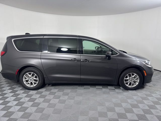 Used 2023 Chrysler Pacifica - photo 5