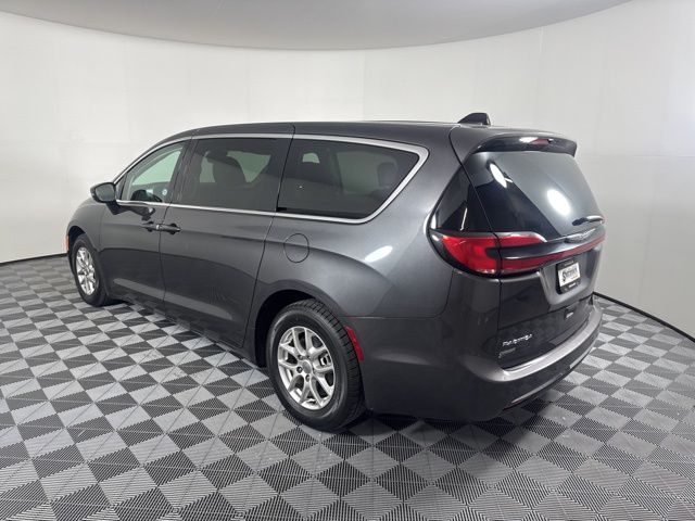Used 2023 Chrysler Pacifica - photo 7
