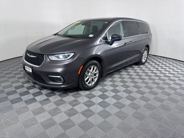 Used 2023 Chrysler Pacifica - photo 9