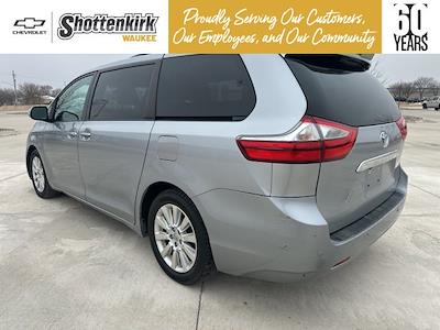 Used 2015 Toyota Sienna - photo 1