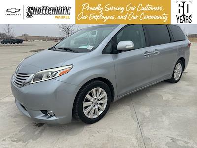 Used 2015 Toyota Sienna - photo 1