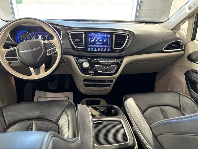 Used 2019 Chrysler Pacifica - photo 2