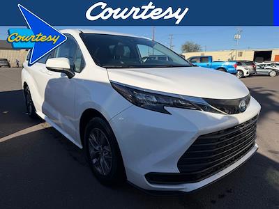 Used 2025 Toyota Sienna - photo 1