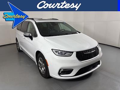 Used 2023 Chrysler Pacifica - photo 1