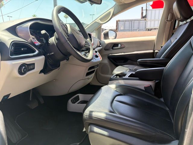 Used 2023 Chrysler Pacifica - photo 12