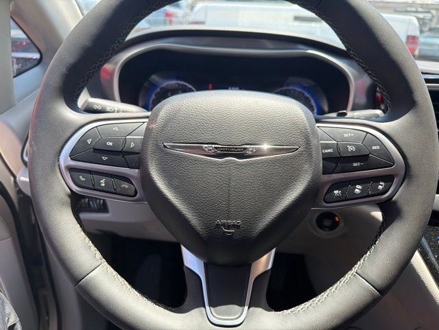 Used 2023 Chrysler Pacifica - photo 15