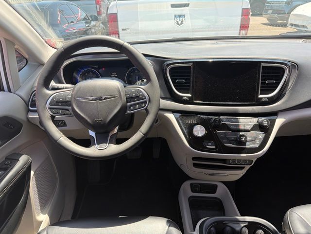 Used 2023 Chrysler Pacifica - photo 19