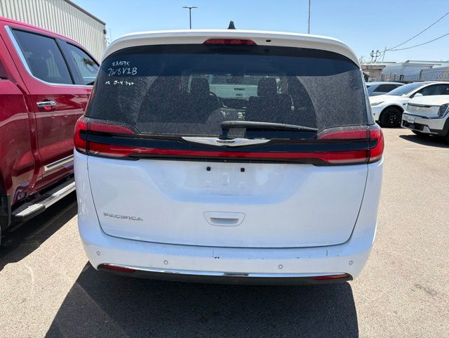 Used 2023 Chrysler Pacifica - photo 5