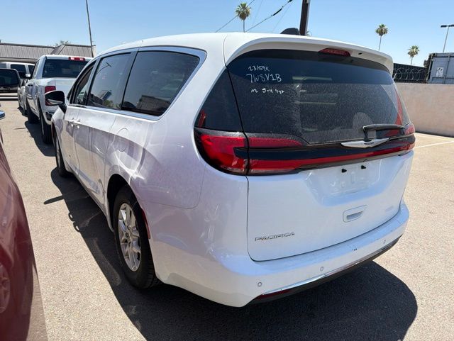 Used 2023 Chrysler Pacifica - photo 8