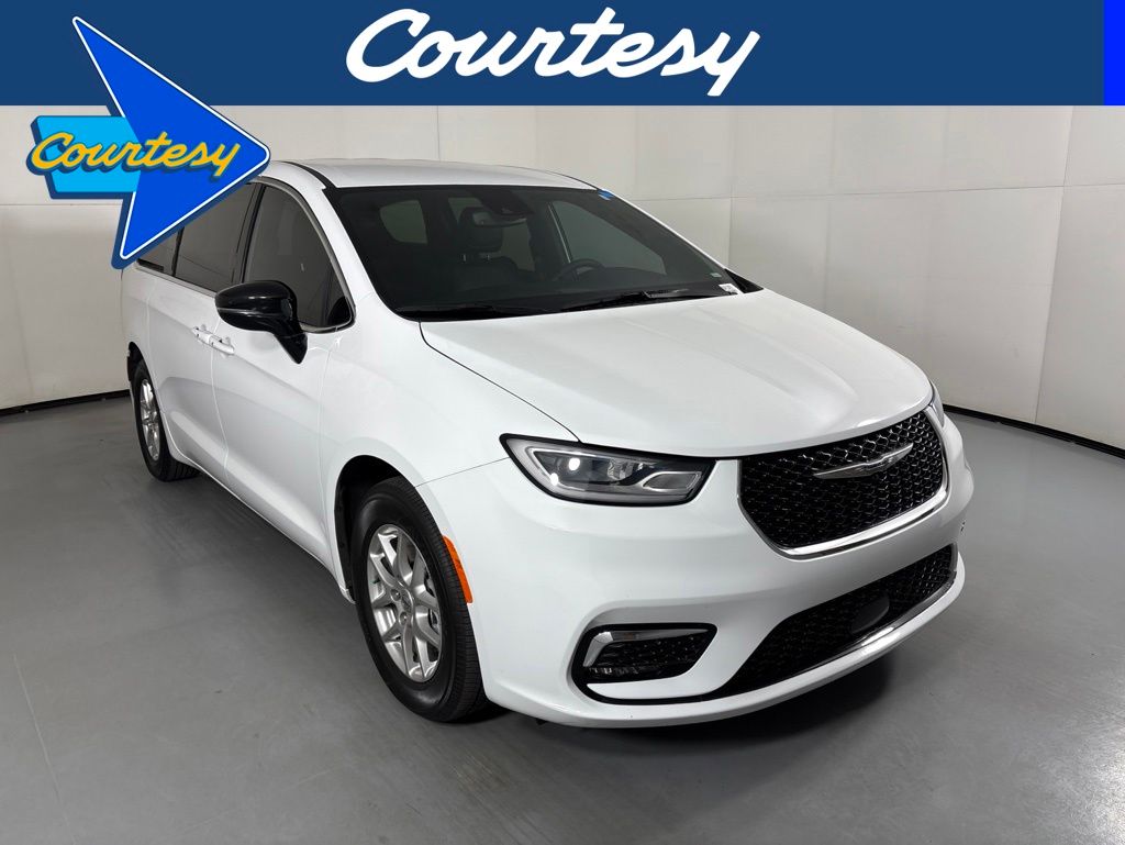 Used 2025 Chrysler Pacifica - photo 23