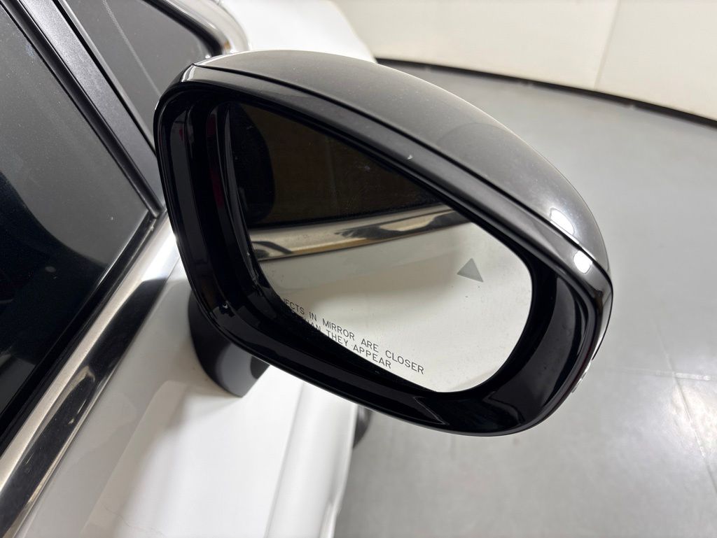 Used 2025 Chrysler Pacifica - photo 37