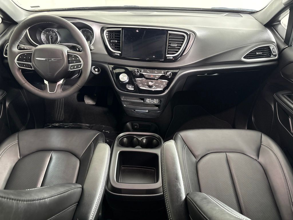 Used 2025 Chrysler Pacifica - photo 39