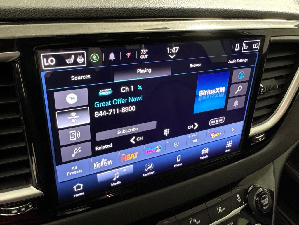 Used 2025 Chrysler Pacifica - photo 16