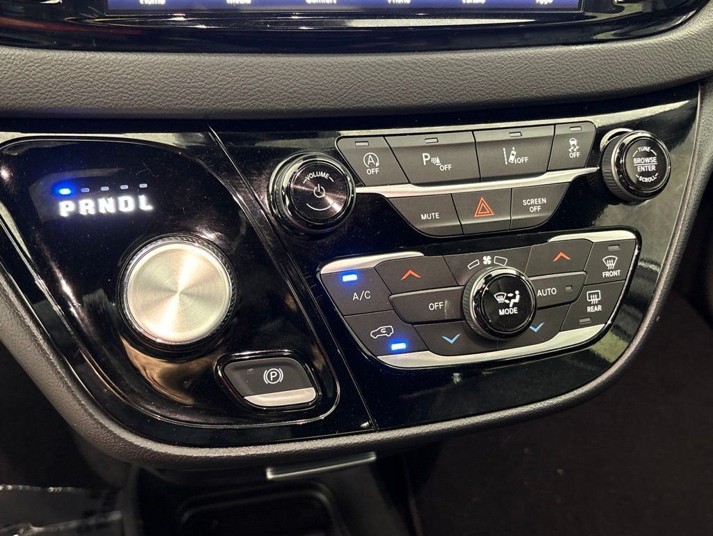 Used 2025 Chrysler Pacifica - photo 20
