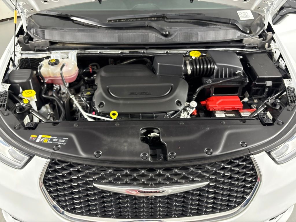 Used 2025 Chrysler Pacifica - photo 22