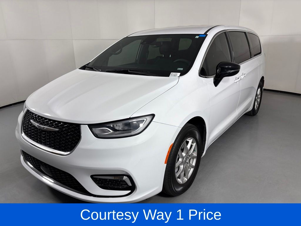 Used 2025 Chrysler Pacifica - photo 28