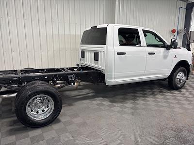 2026 Ram 3500 Crew Cab DRW 4x4 Cab Chassis for sale #630350 - photo 2