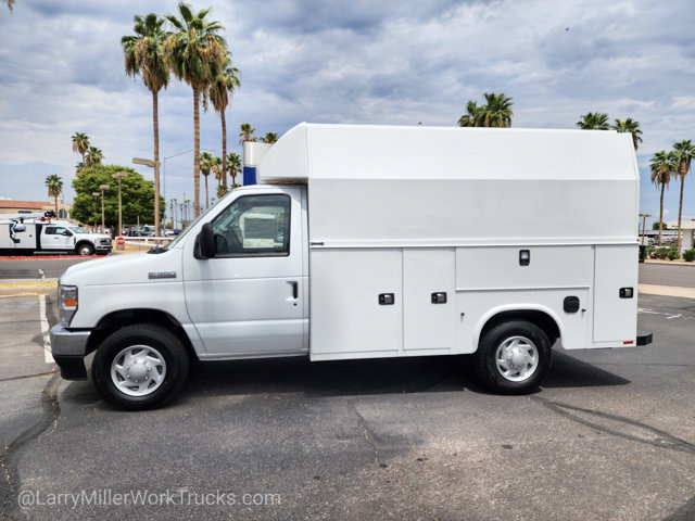 New 2026 Ford E-350 - photo 6