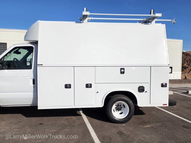 New 2026 Ford E-350 - photo 5