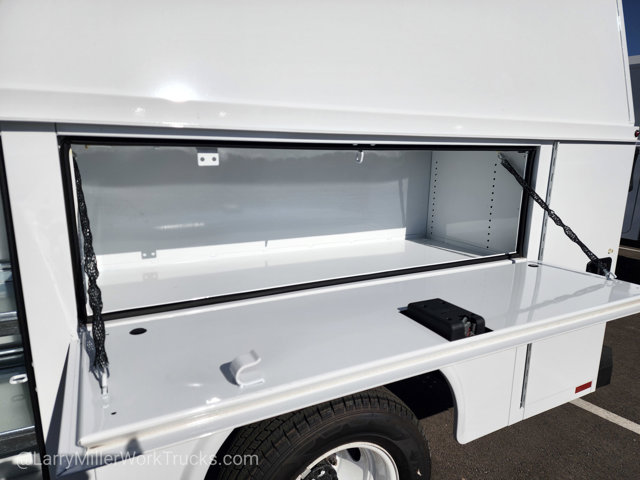 New 2026 Ford E-350 - photo 8