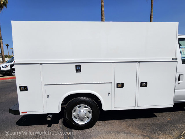 New 2026 Ford E-350 - photo 21