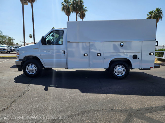 New 2026 Ford E-350 - photo 5