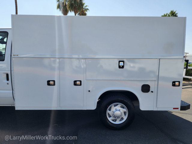 New 2026 Ford E-350 - photo 6