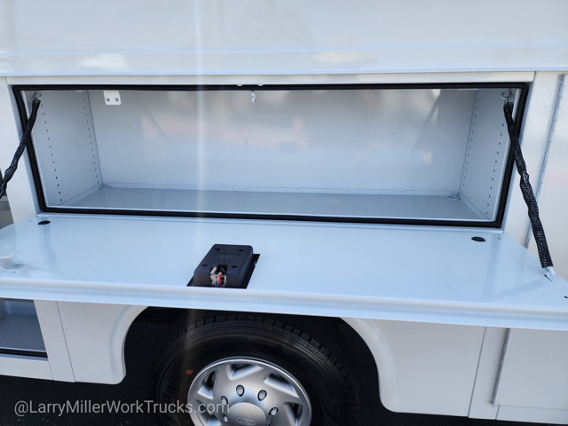 New 2026 Ford E-350 - photo 9