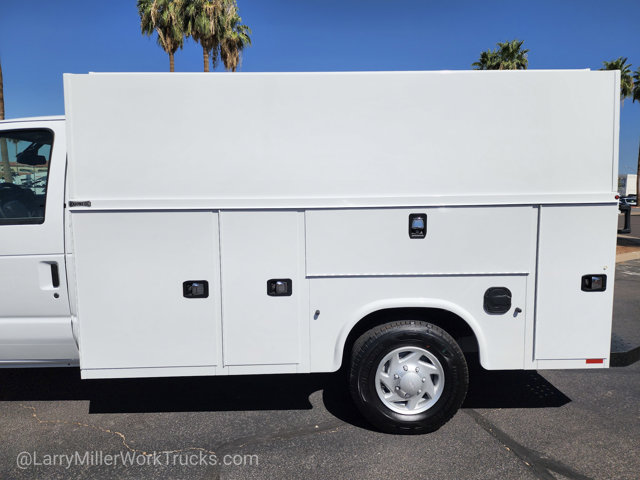 New 2026 Ford E-350 - photo 6
