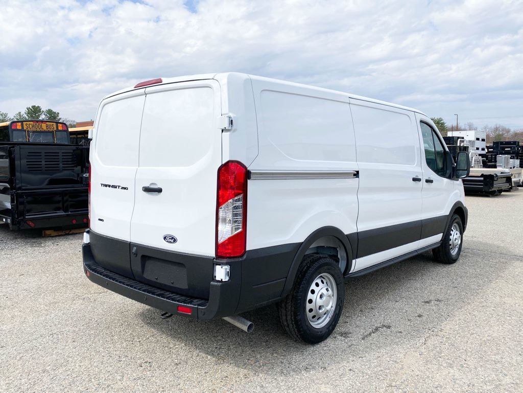 New 2026 Ford Transit 250 - photo 7