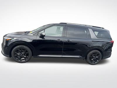 Used 2025 Kia Carnival - photo 1