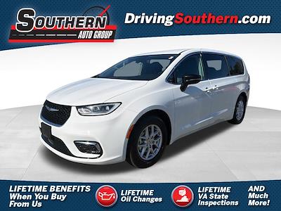 Used 2024 Chrysler Pacifica - photo 1